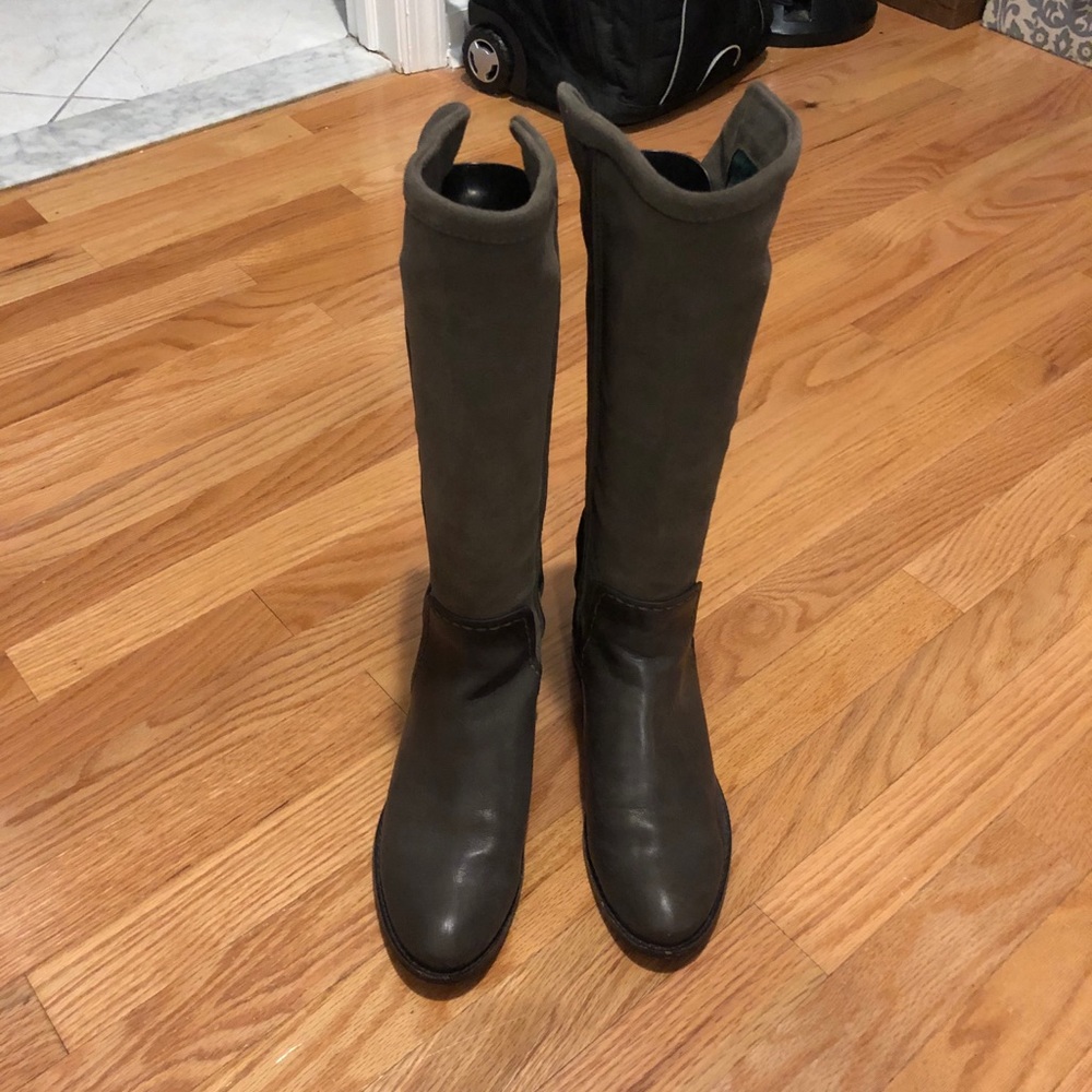 Splendid gray suade boots